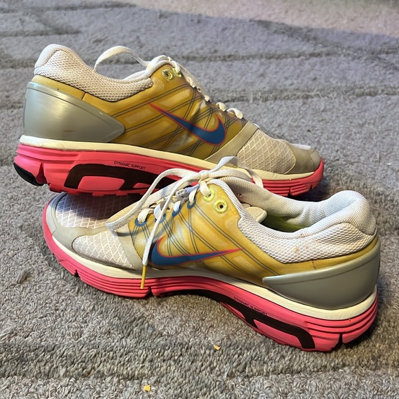 Women’s Nike Running Shoe. - Picture 5 of 5